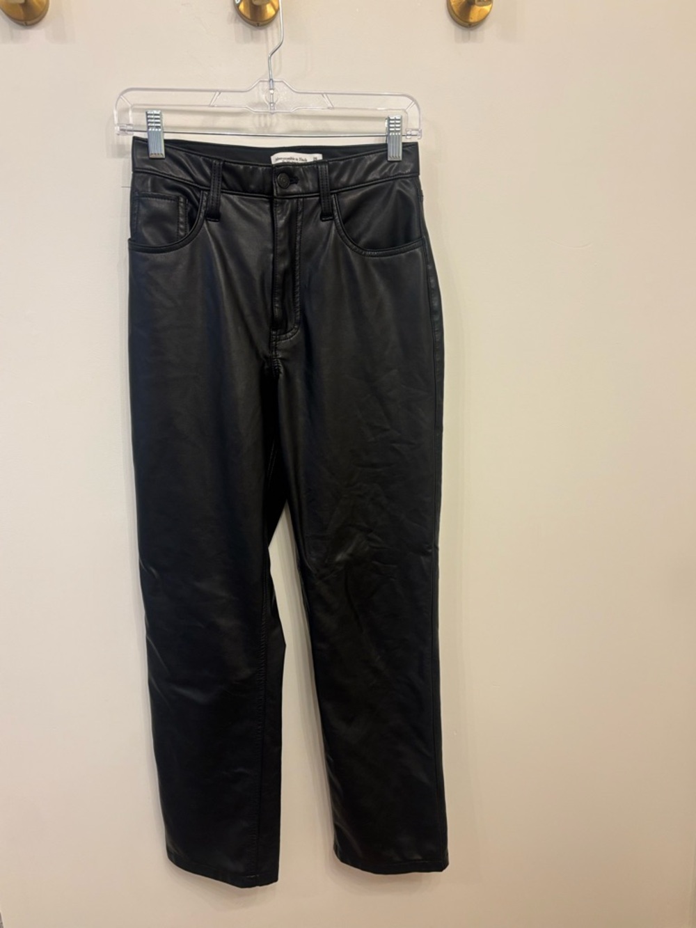 Abercrombie & Fitch Black High Rise 90s Straight Faux Leather Pants 26/2 Short - Picture 7 of 8